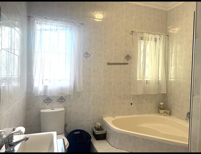 6 BEDROOM FREESTANDING FOR SALE IN MEER EN SEE